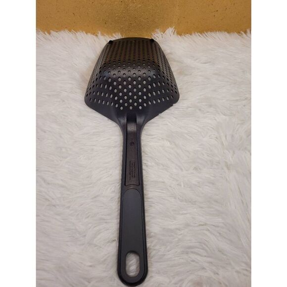 Joseph Joseph Black Scoop Plus Large Colander - Picture 3 of 4